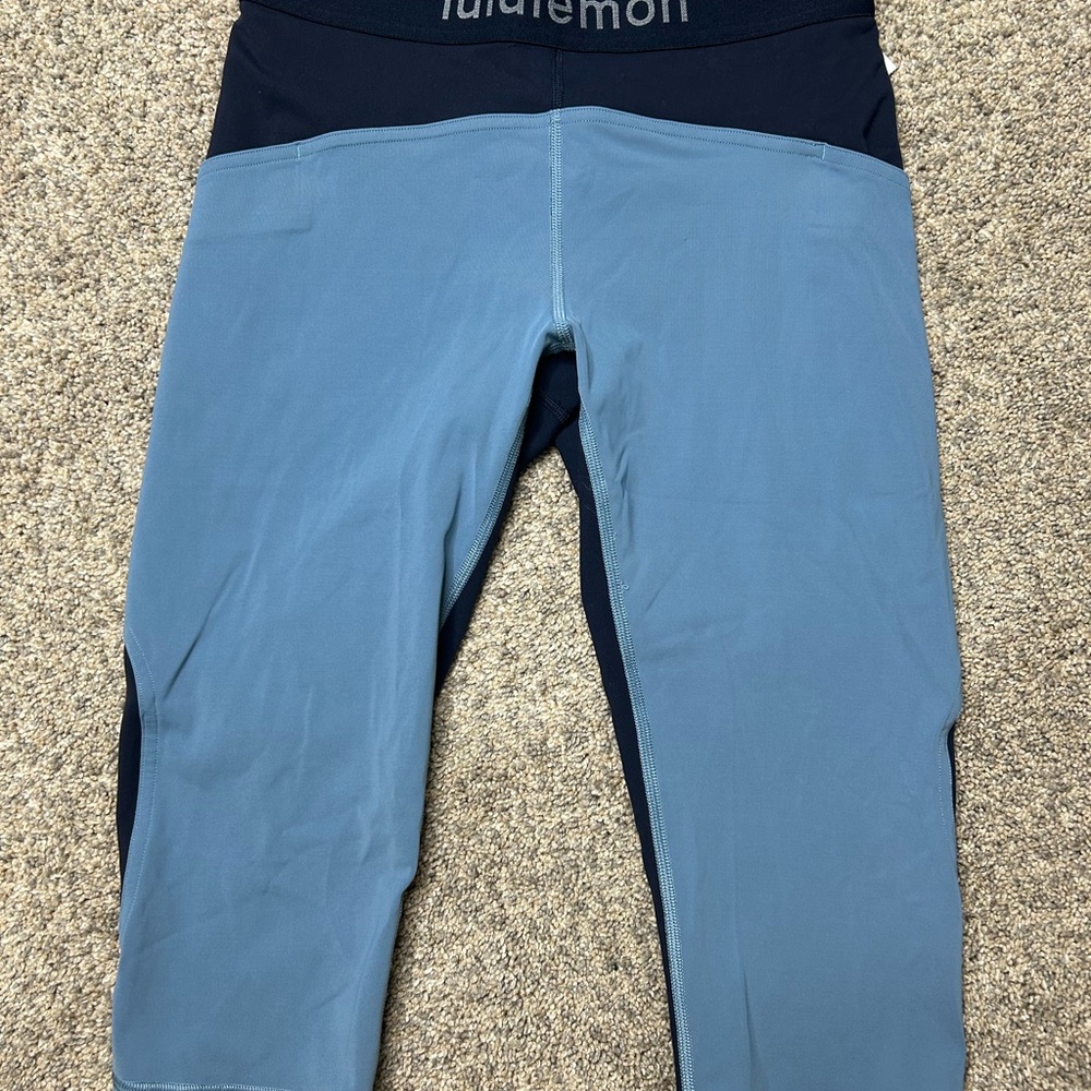 Lululemon Blue & Navy Cropped Leggings – Size 6